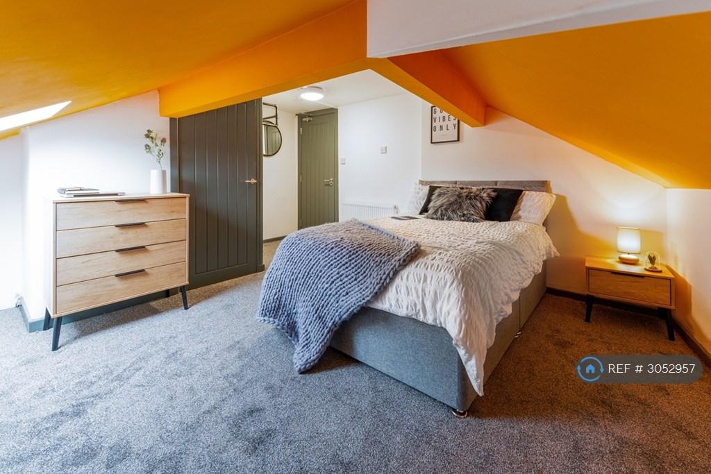House in Salford, Greater Manchester - View 2