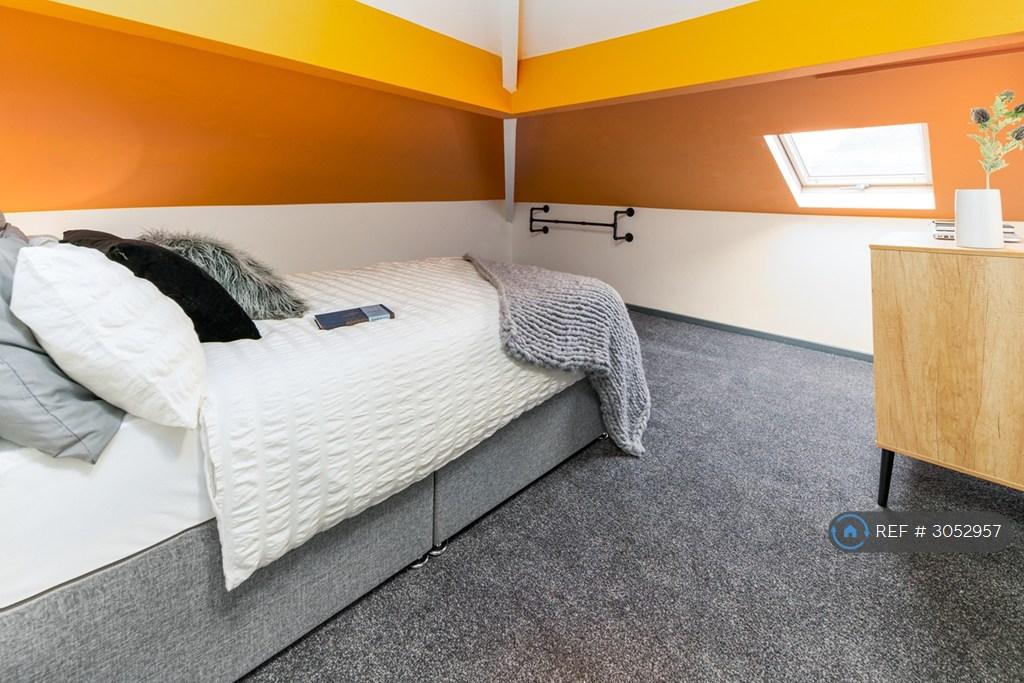 House in Salford, Greater Manchester - View 5