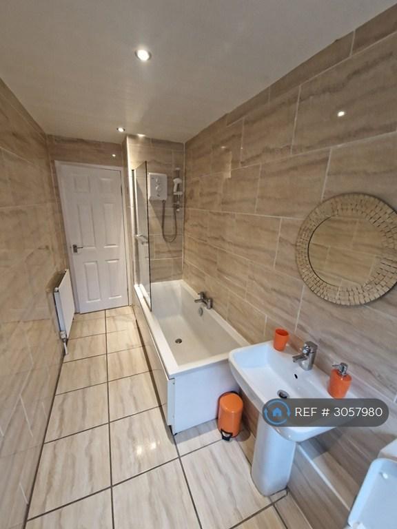 Apartment in Glasgow - View 3