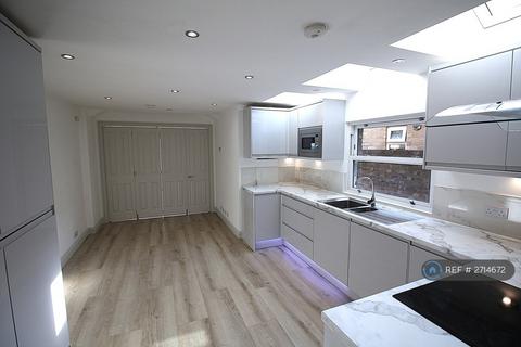2 bedroom flat to rent, Bridge Road, Uxbridge, UB8