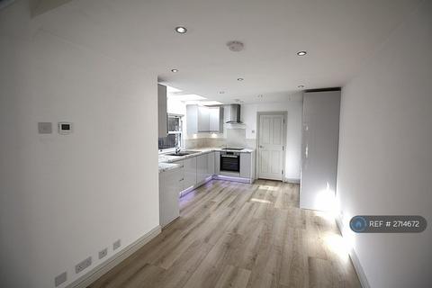 2 bedroom flat to rent, Bridge Road, Uxbridge, UB8