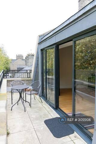 Apartment in Cambridge, Petersfield - View 3