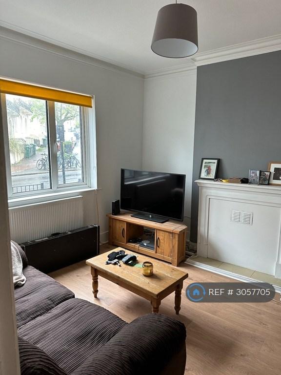 Apartment in Brighton, Round Hill - View 2