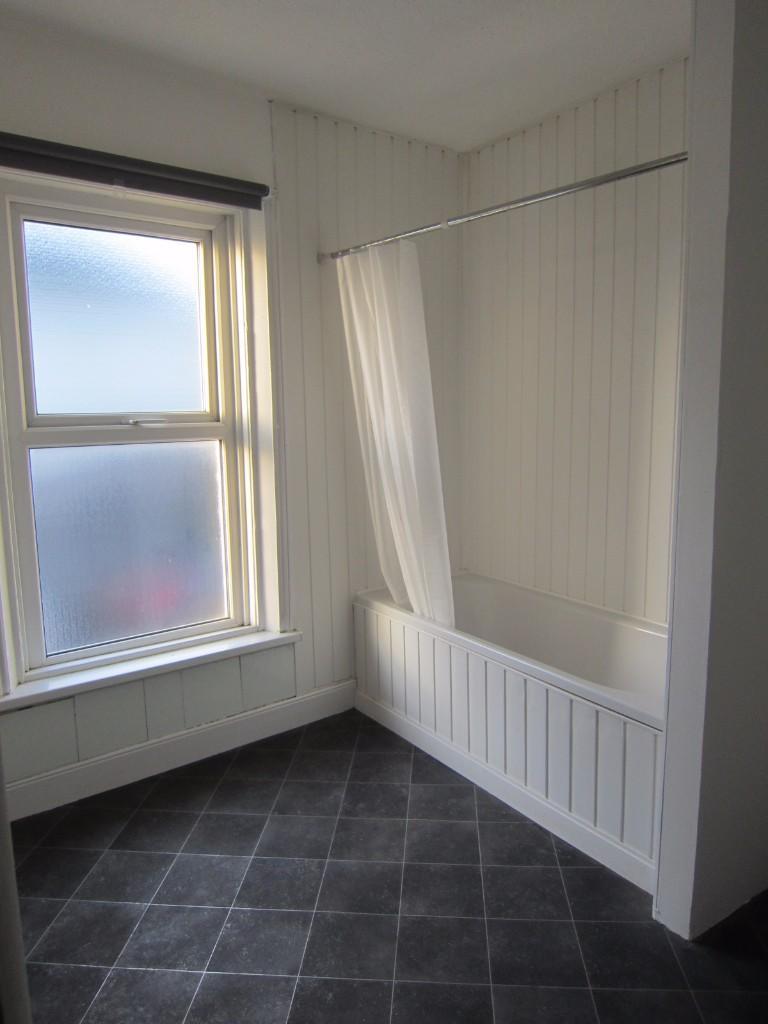 Apartment in Newcastle upon Tyne, Lemington - View 3