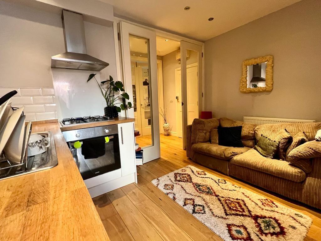 Apartment in Cardiff - View 3