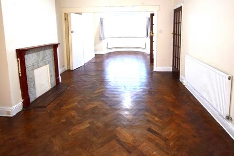 3 bedroom semi-detached house to rent, Lynton Road, Harrow HA2