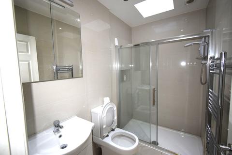 3 bedroom semi-detached house to rent, Lynton Road, Harrow HA2