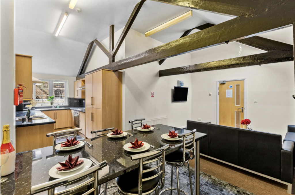 Apartment in Leicester - View 3