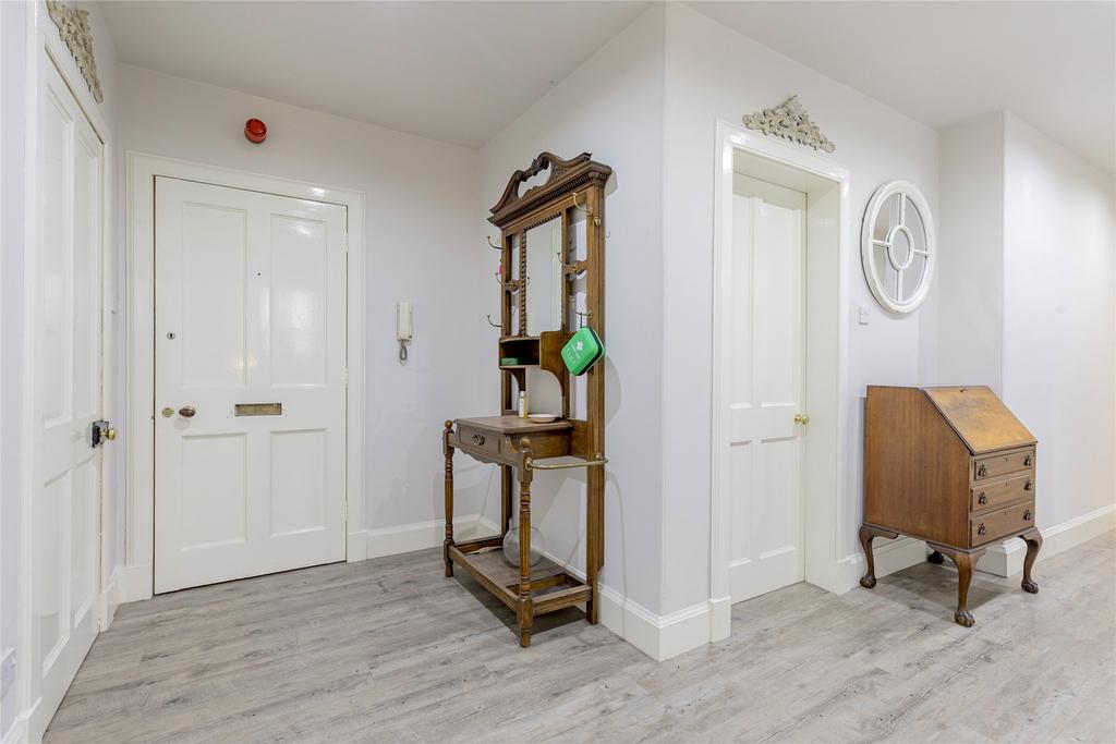 Apartment in Edinburgh, Lauriston, Tollcross - View 3