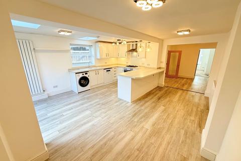 3 bedroom semi-detached house to rent, Gordon Road, Nottingham, NG14