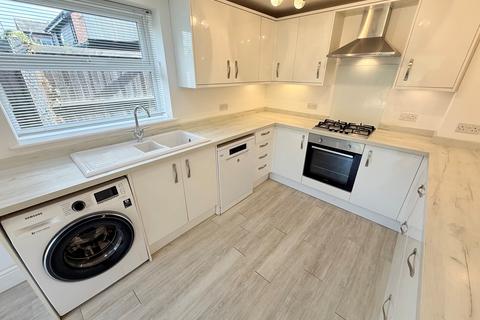 3 bedroom semi-detached house to rent, Gordon Road, Nottingham, NG14
