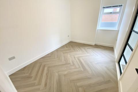 4 bedroom detached house to rent, Clydach Road, Ynystawe, Swansea, City And County of Swansea.