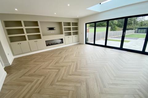 4 bedroom detached house to rent, Clydach Road, Ynystawe, Swansea, City And County of Swansea.