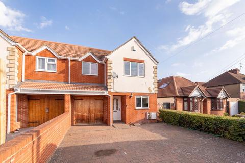 4 bedroom semi-detached house for sale, Downs Road, Langley  SL3