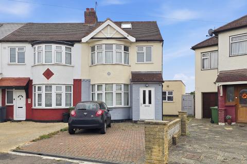 4 bedroom end of terrace house for sale, Lodge Crescent, Waltham Cross, Hertfordshire, EN8 8BJ
