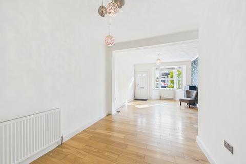 3 bedroom semi-detached house to rent, Astley Road, Hemel Hempstead, HP1