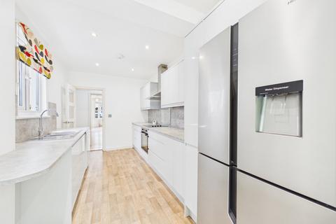 3 bedroom semi-detached house to rent, Astley Road, Hemel Hempstead, HP1