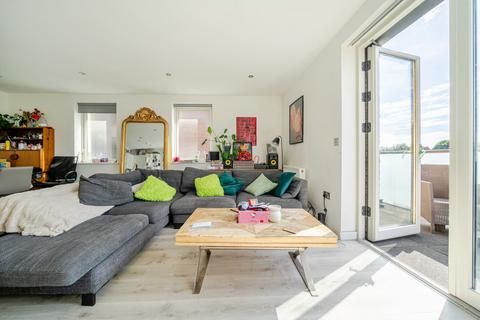 2 bedroom flat for sale, Queens Road, London, SE15