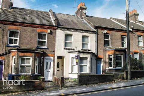 3 bedroom terraced house to rent, Hitchin Road, Luton