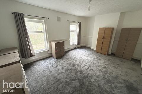 3 bedroom terraced house to rent, Hitchin Road, Luton