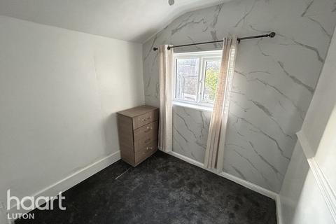 3 bedroom terraced house to rent, Hitchin Road, Luton