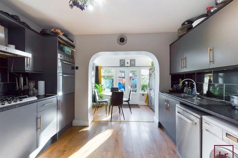 3 bedroom semi-detached house to rent, Clyfford Road, Ruislip, HA4
