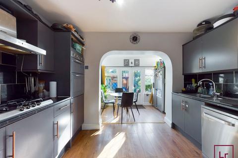 3 bedroom semi-detached house to rent, Clyfford Road, Ruislip, HA4