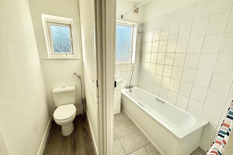 4 bedroom house to rent, Ridgeway Gardens, Ilford, IG4