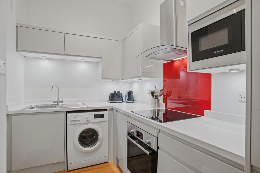 Apartment in Edinburgh - More