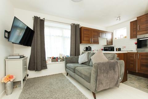 1 bedroom apartment to rent, Hambledon Close, Uxbridge UB8