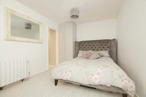 1 bedroom apartment to rent, Hambledon Close, Uxbridge UB8