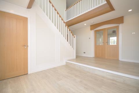 6 bedroom detached house to rent, Maldon Road, Margaretting, Ingatestone, Essex