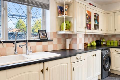 4 bedroom detached house for sale, Baldwyns Park, Bexley, DA5