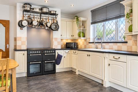 4 bedroom detached house for sale, Baldwyns Park, Bexley, DA5
