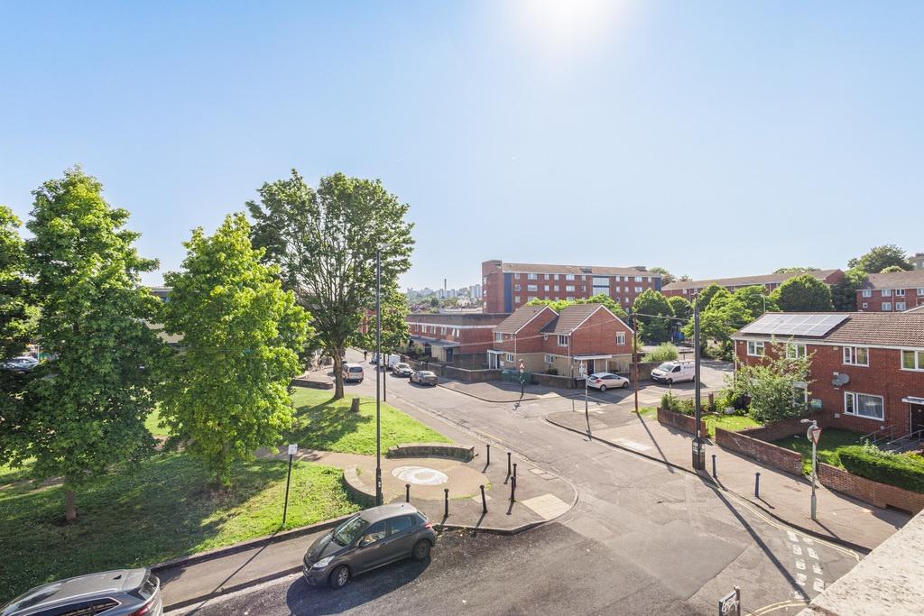 Apartment in Bristol - View 3