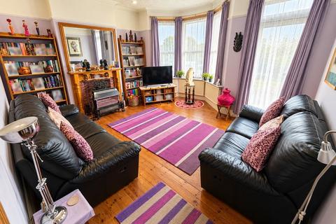 2 bedroom maisonette for sale, Dormers Wells Lane, Southall