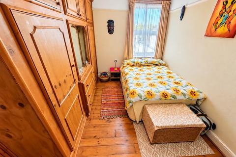 2 bedroom maisonette for sale, Dormers Wells Lane, Southall