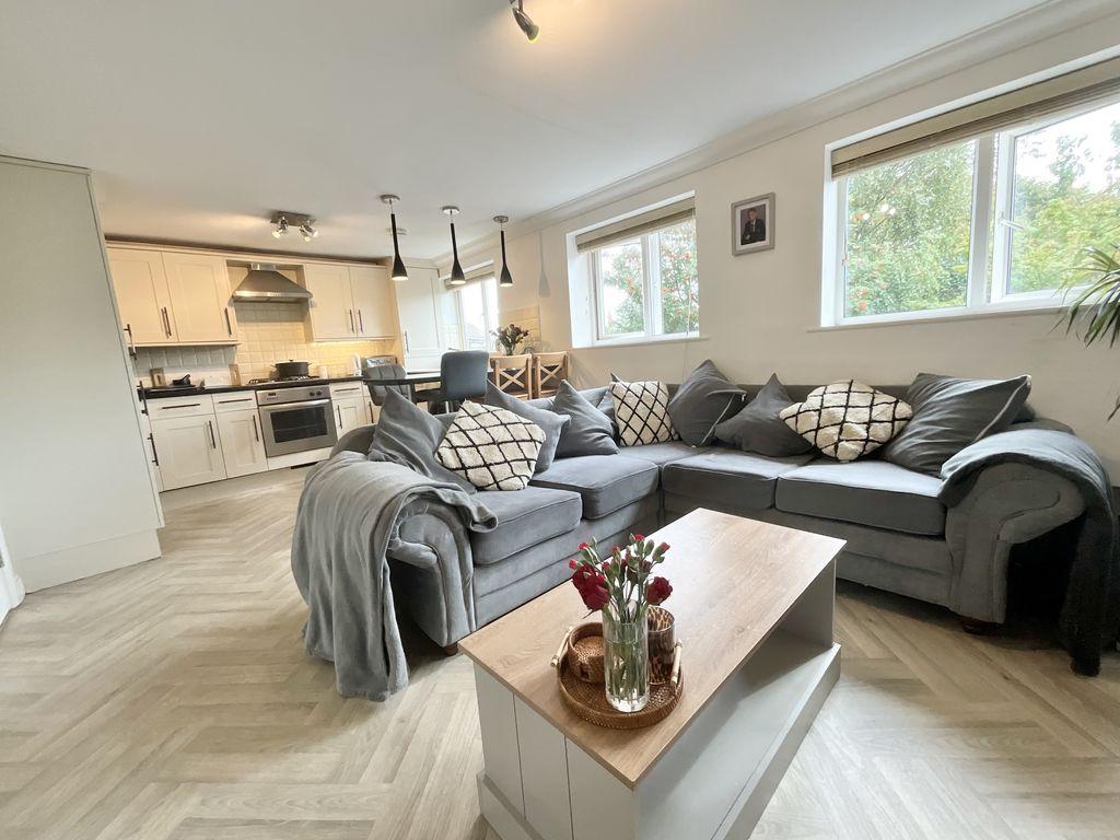 Apartment in Christchurch, Pokesdown, Bournemouth - View 5