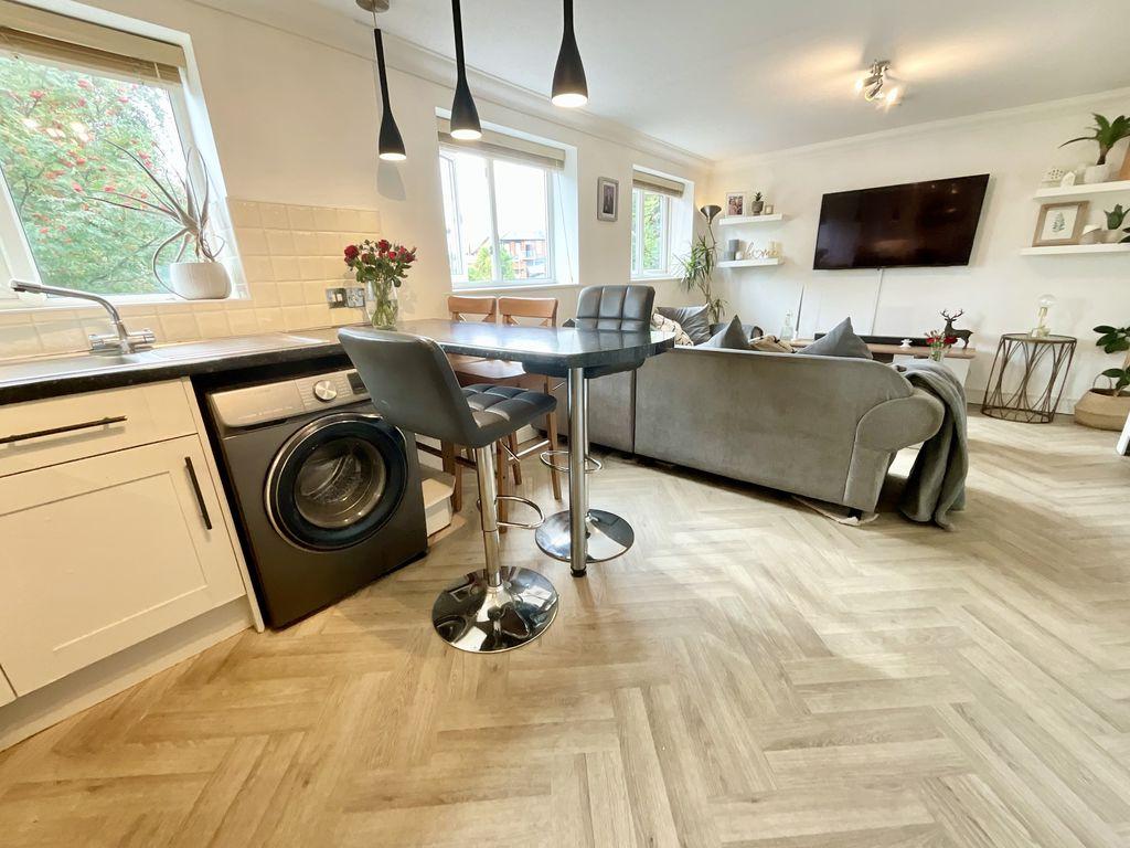 Apartment in Christchurch, Pokesdown, Bournemouth - More