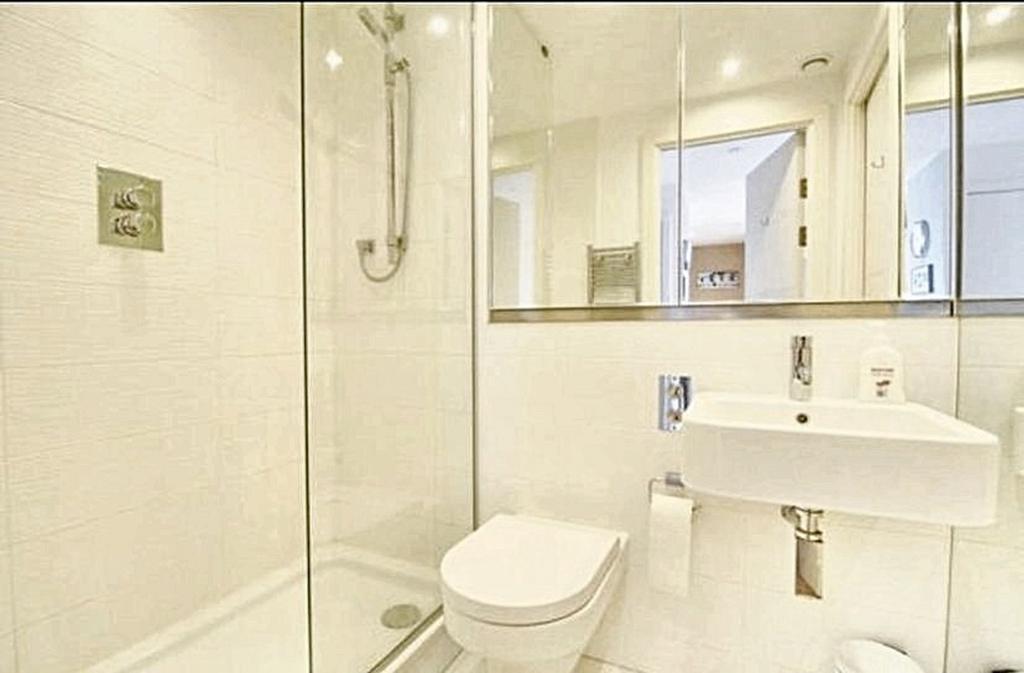 Apartment in Salford - View 4