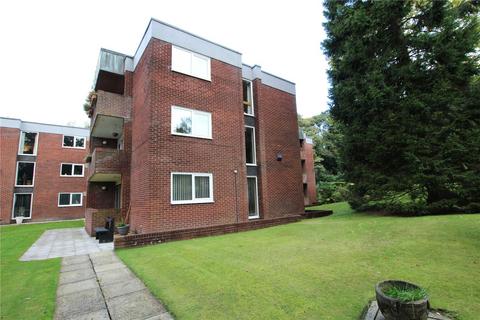 2 bedroom flat to rent, The Glen, Bolton, Greater Manchester, BL1