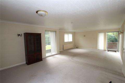 2 bedroom flat to rent, The Glen, Bolton, Greater Manchester, BL1