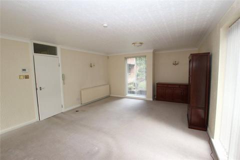 2 bedroom flat to rent, The Glen, Bolton, Greater Manchester, BL1