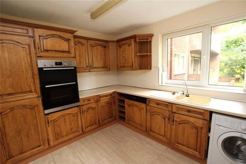 2 bedroom flat to rent, The Glen, Bolton, Greater Manchester, BL1