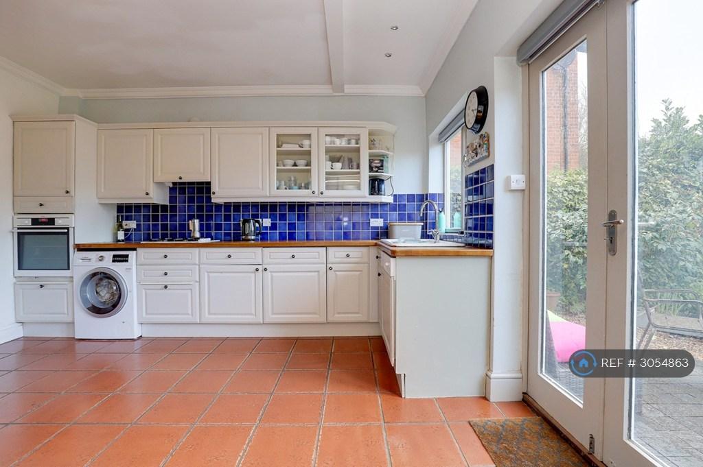 House in Reading, Caversham Heights - More
