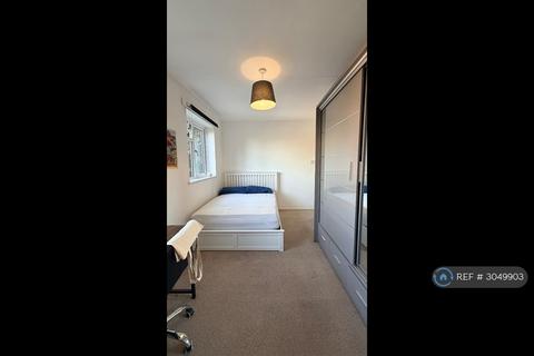 1 bedroom in a house share to rent, Brandram Road, London, SE13