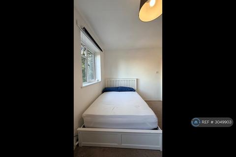 1 bedroom in a house share to rent, Brandram Road, London, SE13