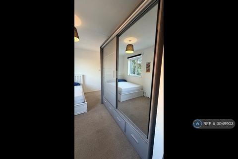 1 bedroom in a house share to rent, Brandram Road, London, SE13