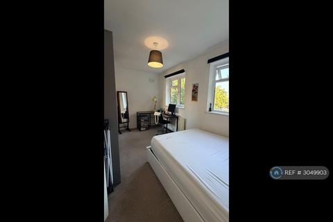 1 bedroom in a house share to rent, Brandram Road, London, SE13
