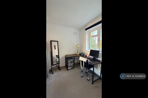 1 bedroom in a house share to rent, Brandram Road, London, SE13